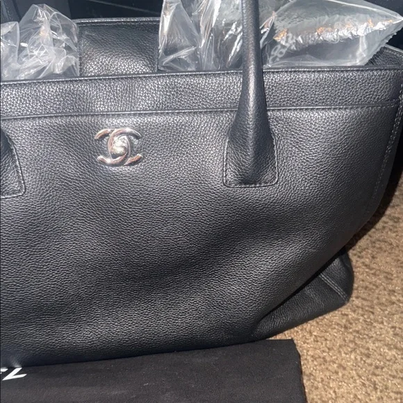 Chanel Executive Black Tote Bag - Picture 3 of 16